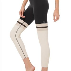 NWT Alo 7/8 Player Legging in Black + Bone